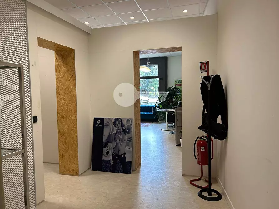 Immagine 11 di Negozio in vendita  in Via Del Sebino a Brescia