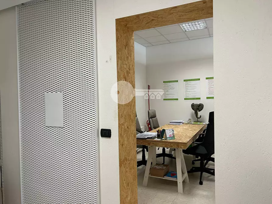 Immagine 13 di Negozio in vendita  in Via Del Sebino a Brescia