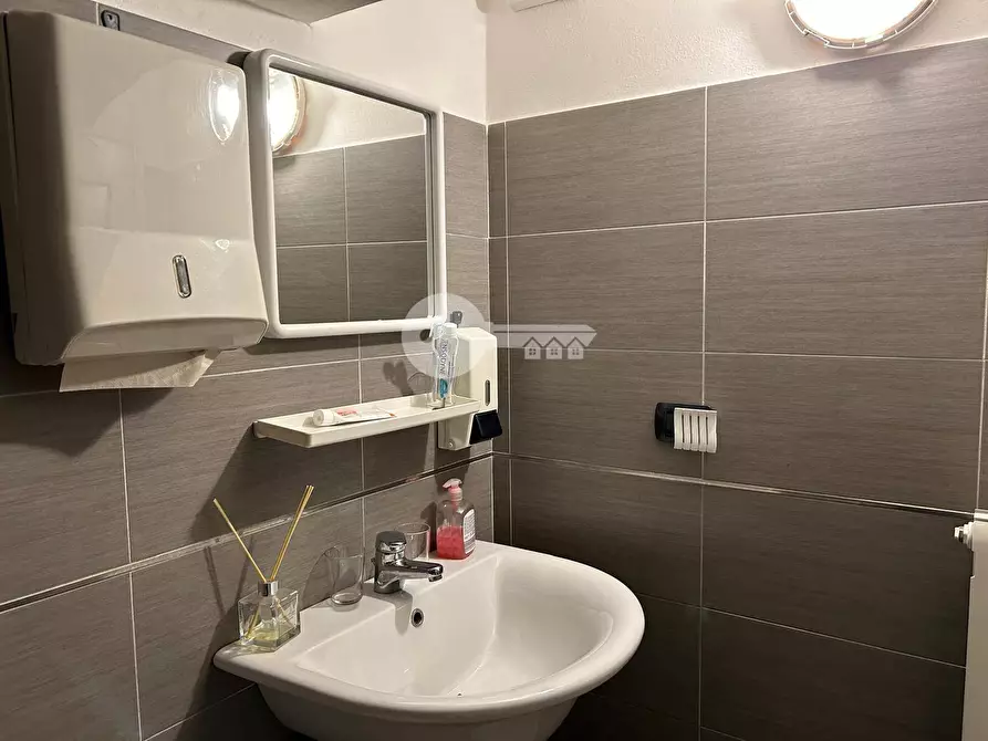 Immagine 18 di Negozio in vendita  in Via Del Sebino a Brescia