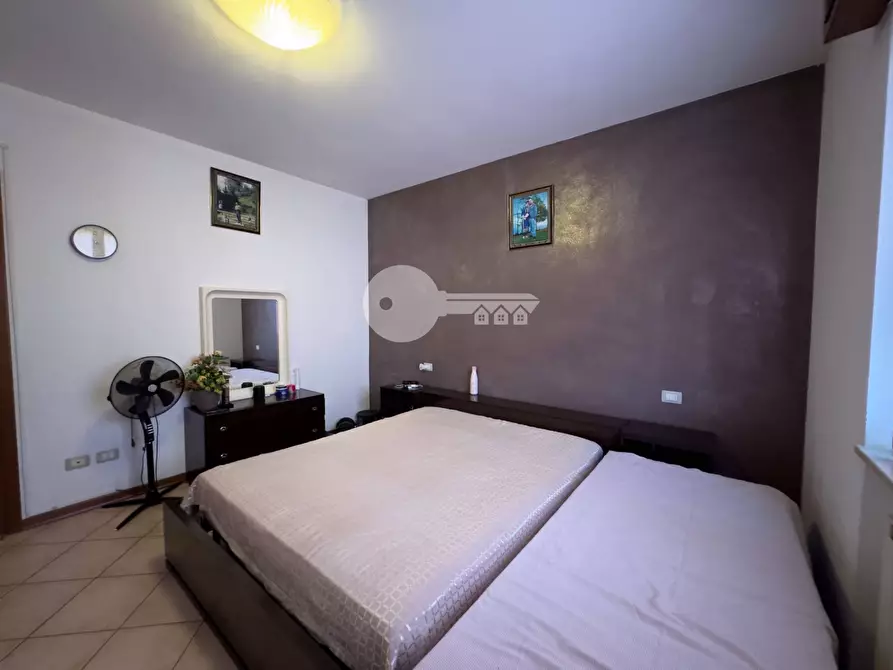 Immagine 14 di Appartamento in vendita  in Via Ugo Foscolo a Ghedi