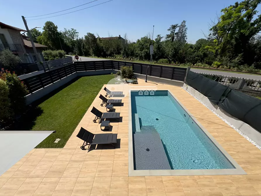 Immagine 8 di Villa in vendita  in VIA G. Rossini a Ghedi