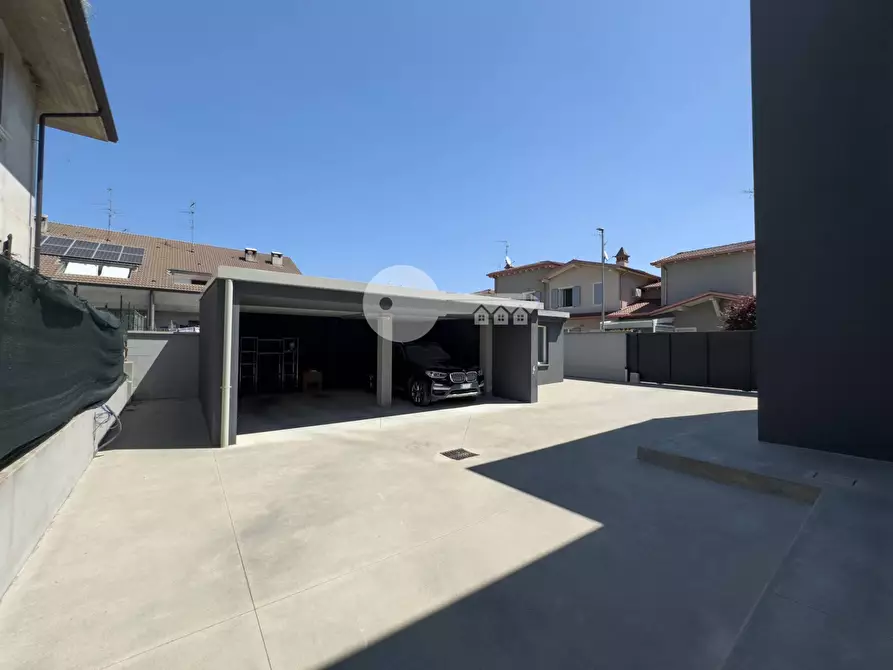 Immagine 27 di Villa in vendita  in VIA G. Rossini a Ghedi