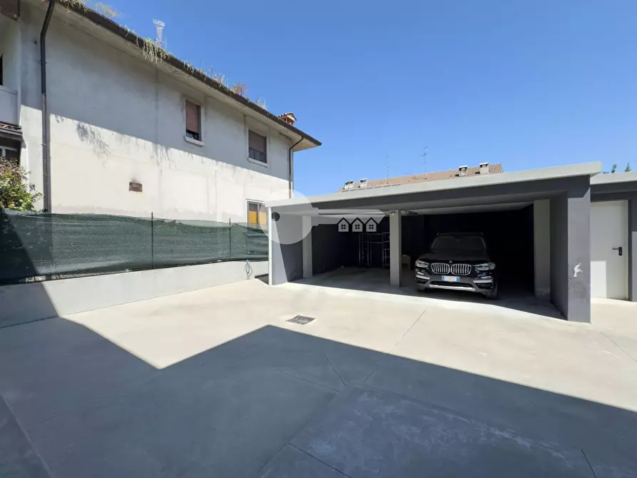 Immagine 26 di Villa in vendita  in VIA G. Rossini a Ghedi