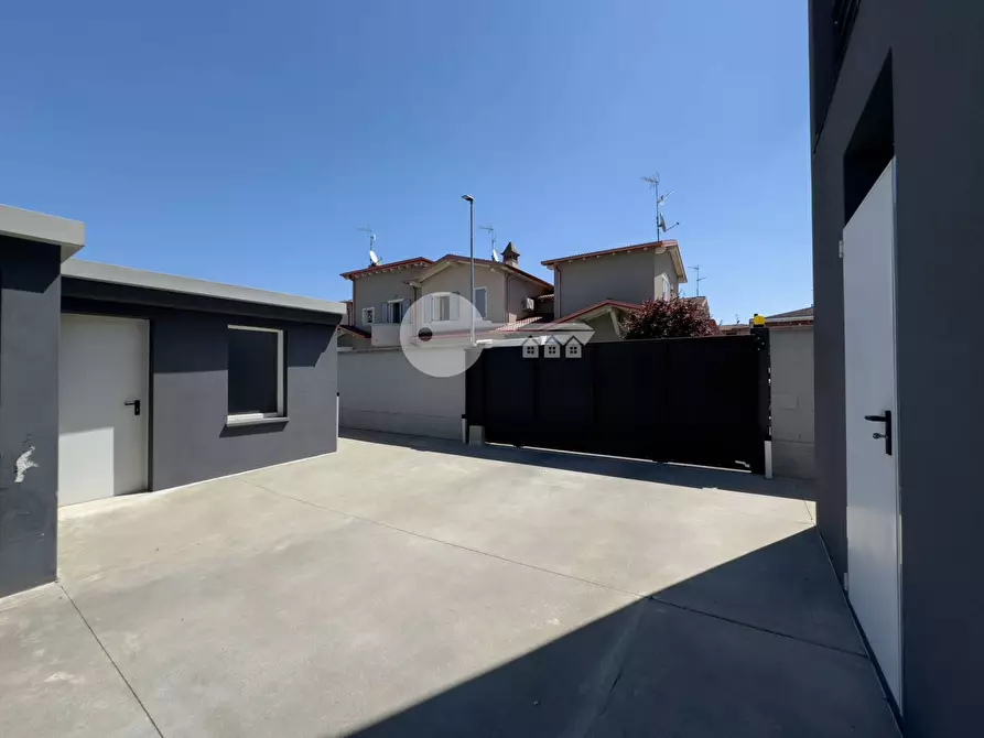 Immagine 24 di Villa in vendita  in VIA G. Rossini a Ghedi