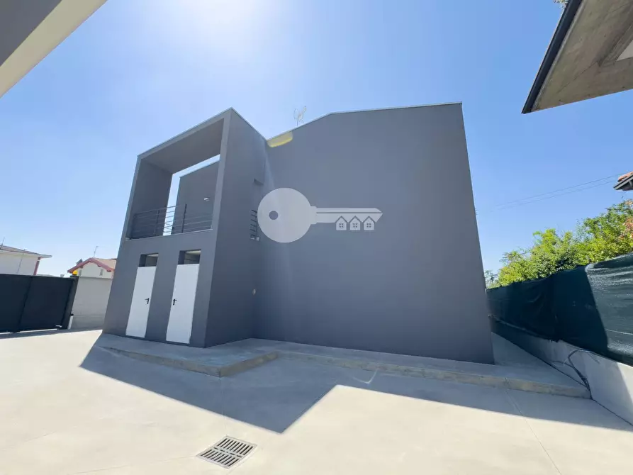 Immagine 28 di Villa in vendita  in VIA G. Rossini a Ghedi