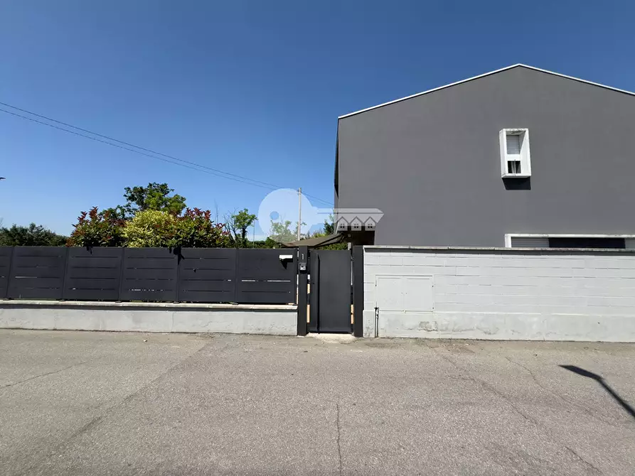 Immagine 29 di Villa in vendita  in VIA G. Rossini a Ghedi