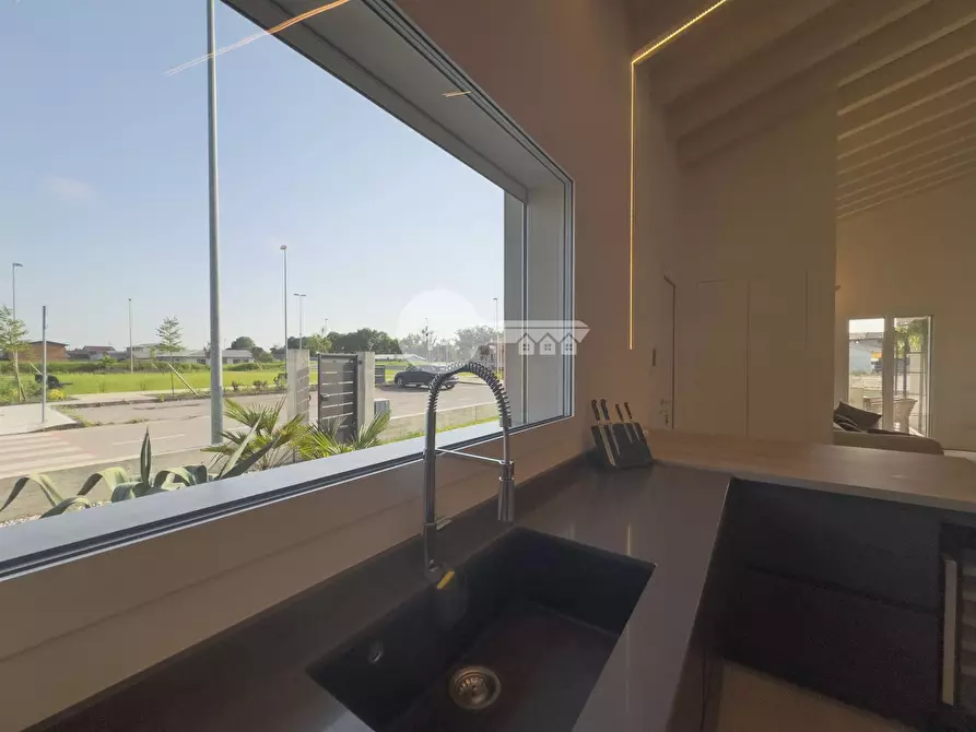 Immagine 13 di Villa in vendita  in VIA IOTTI a Leno