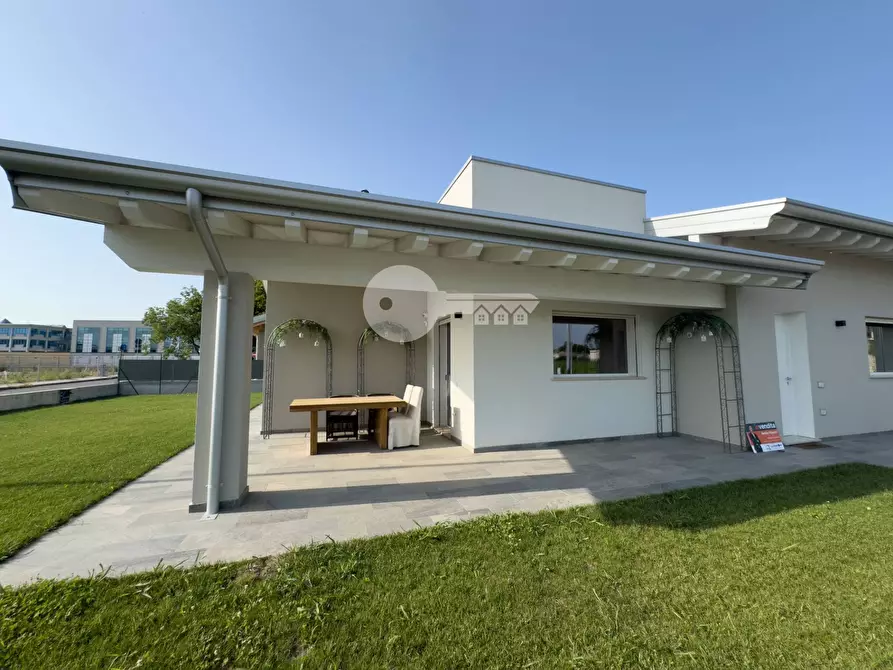 Immagine 3 di Villa in vendita  in VIA IOTTI a Leno