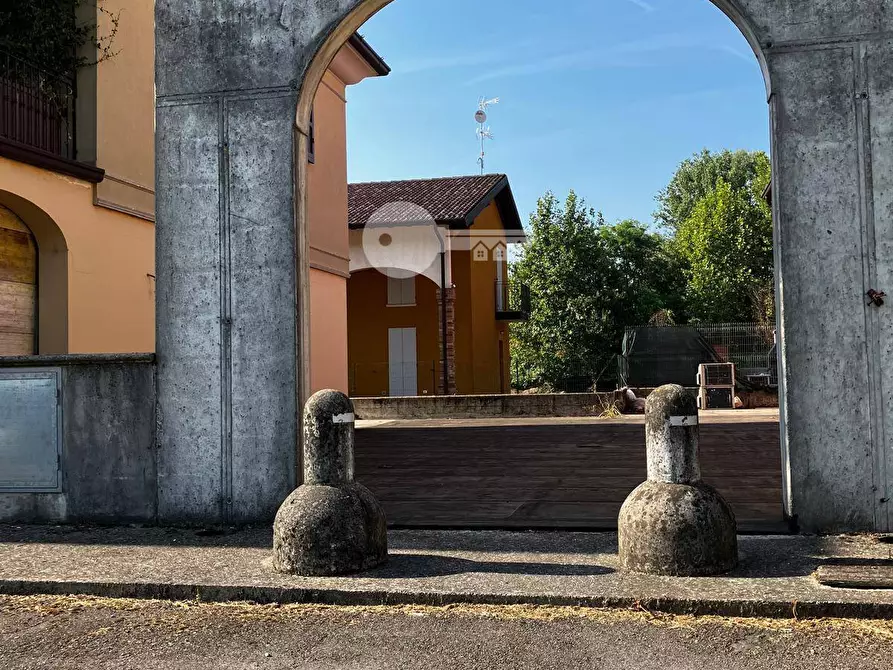 Immagine 2 di Appartamento in vendita  in Via XXIV Maggio a Leno