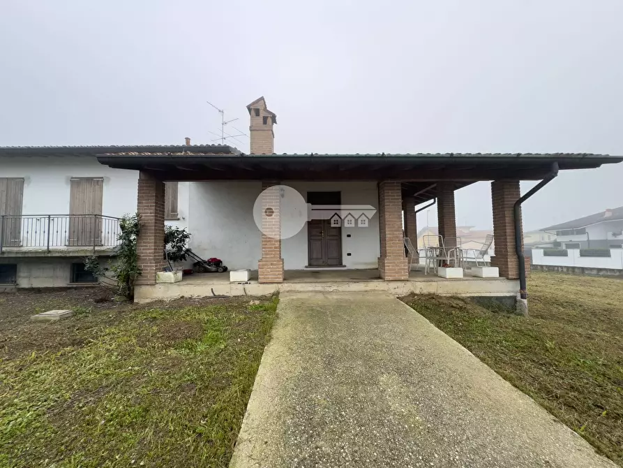 Immagine 1 di Villa in vendita  in VIA KENNEDY a Borgo San Giacomo