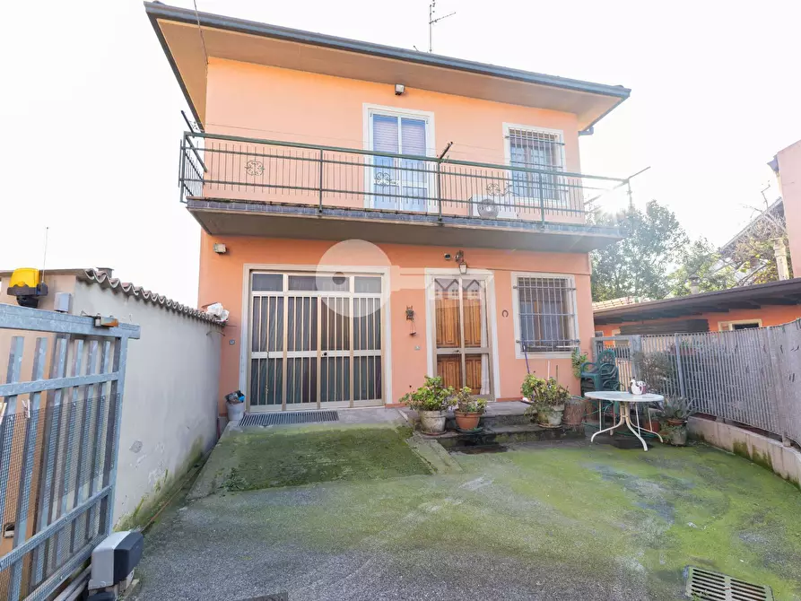 Immagine 2 di Villa in vendita  in Via Albini a Leno