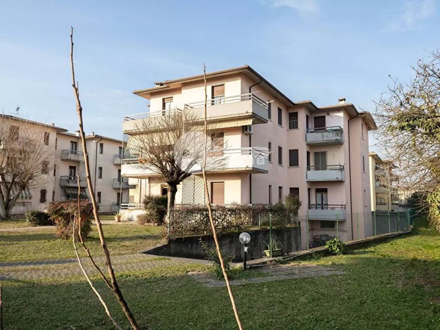 Immagine 2 di Appartamento in vendita  in Via Deledda a Ghedi