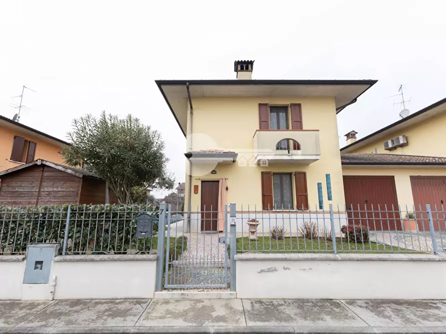 Immagine 1 di Casa bifamiliare in vendita  in Via Usignolo a Milzano