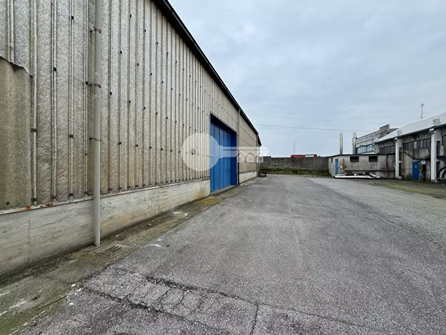 Immagine 30 di Locale commerciale in vendita  in Via Brescia a Pontevico