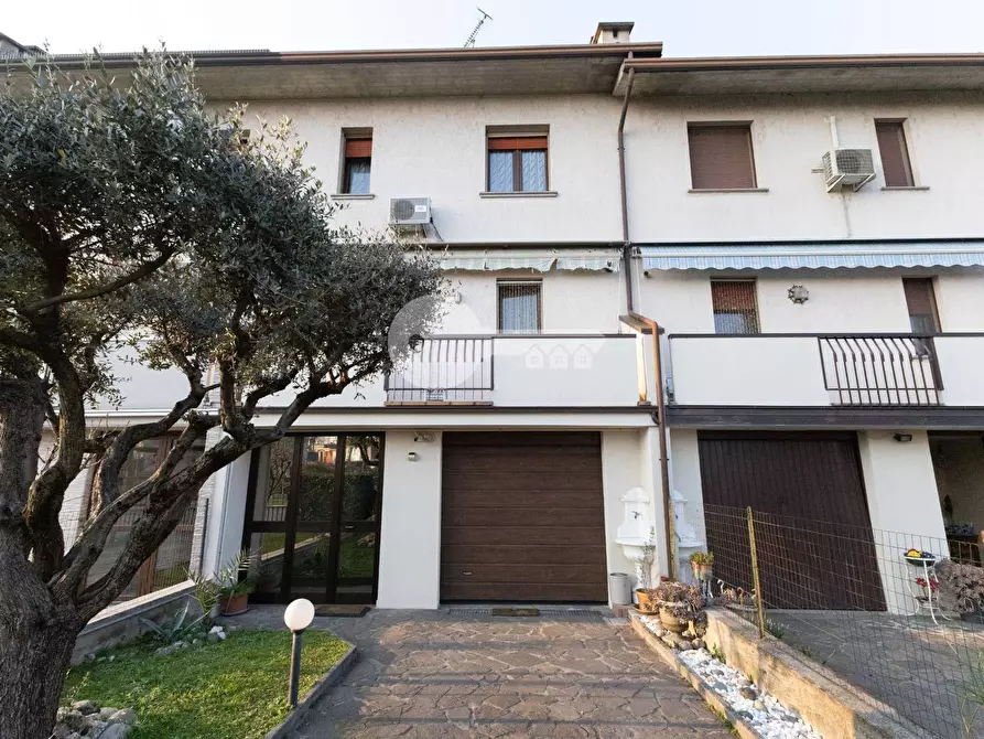 Immagine 27 di Villetta a schiera in vendita  in VIA QUASIMODO a Leno