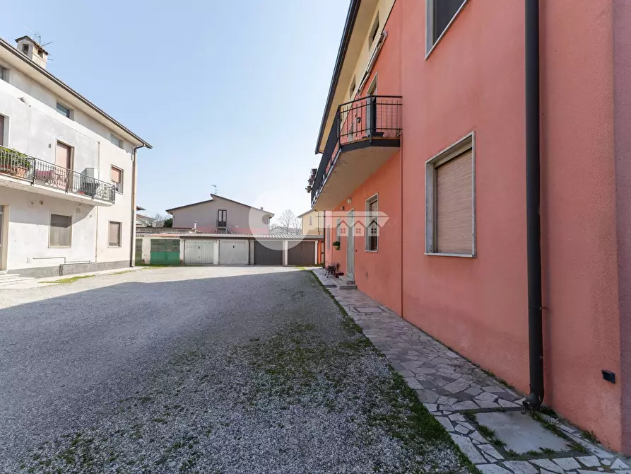 Immagine 25 di Appartamento in vendita  in Via Lombardia a Ghedi