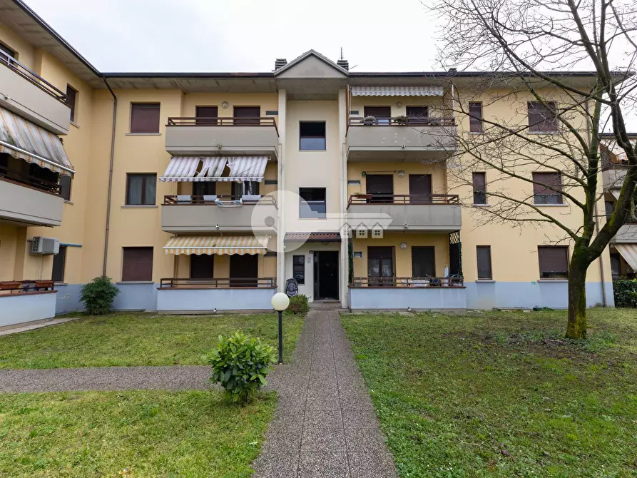 Immagine 19 di Appartamento in vendita  in Via Ugo Foscolo a Ghedi