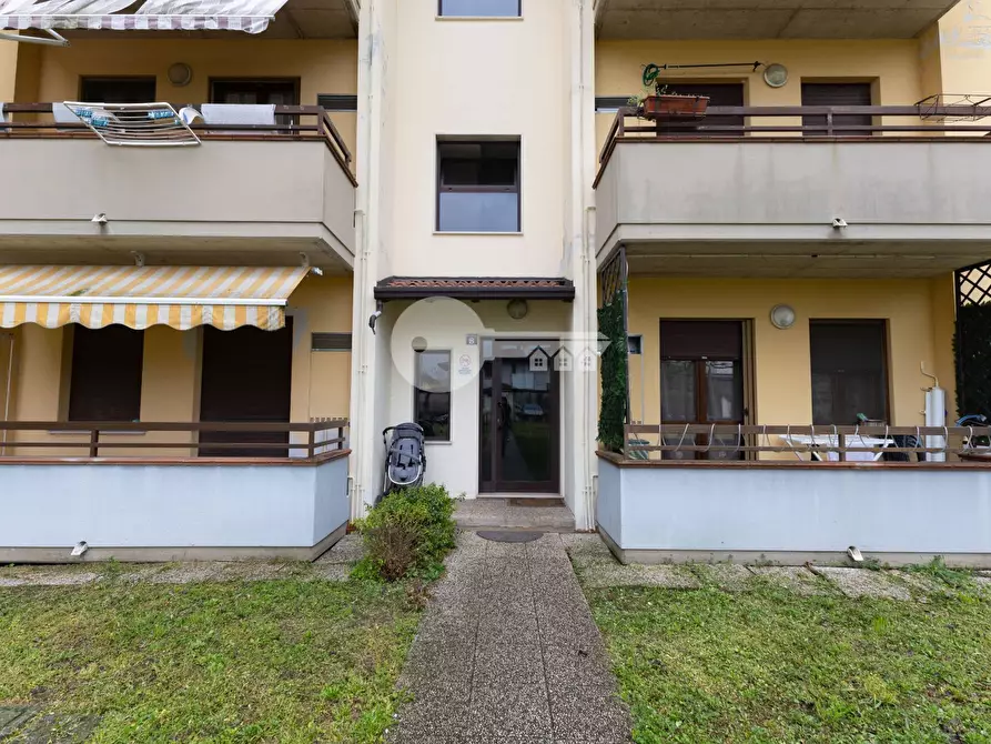 Immagine 2 di Appartamento in vendita  in Via Ugo Foscolo a Ghedi