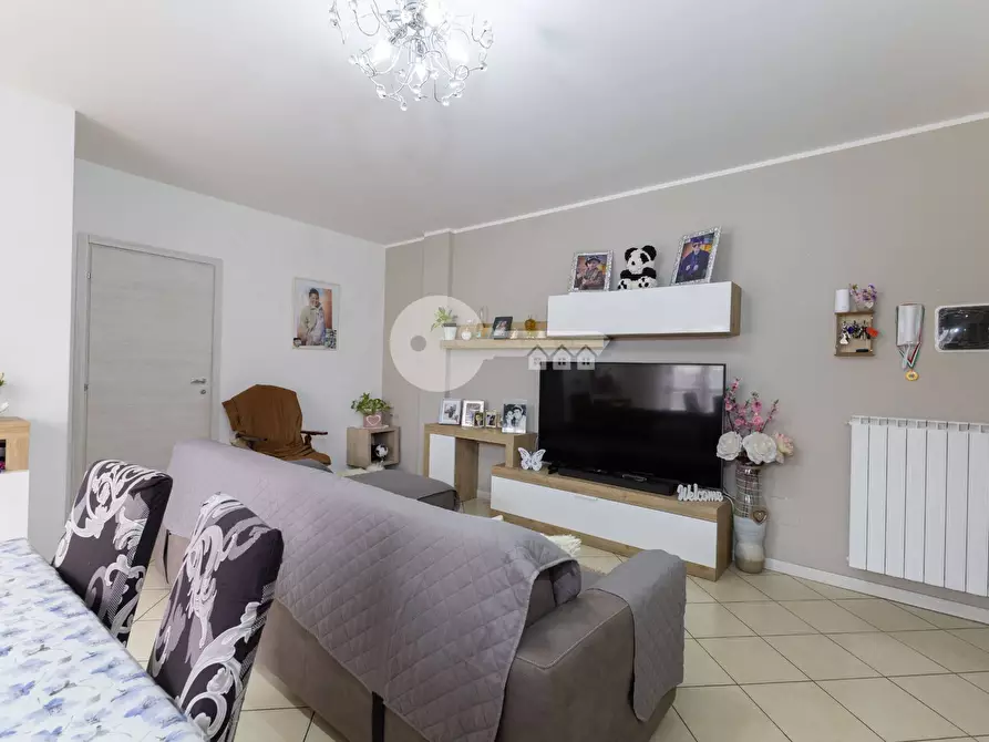 Immagine 3 di Appartamento in vendita  in Via Ugo Foscolo a Ghedi