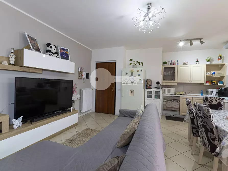 Immagine 5 di Appartamento in vendita  in Via Ugo Foscolo a Ghedi