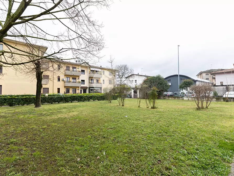 Immagine 21 di Appartamento in vendita  in Via Ugo Foscolo a Ghedi