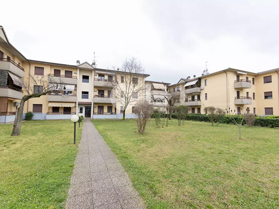 Immagine 22 di Appartamento in vendita  in Via Ugo Foscolo a Ghedi