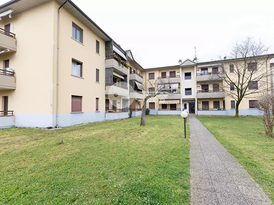 Immagine 23 di Appartamento in vendita  in Via Ugo Foscolo a Ghedi