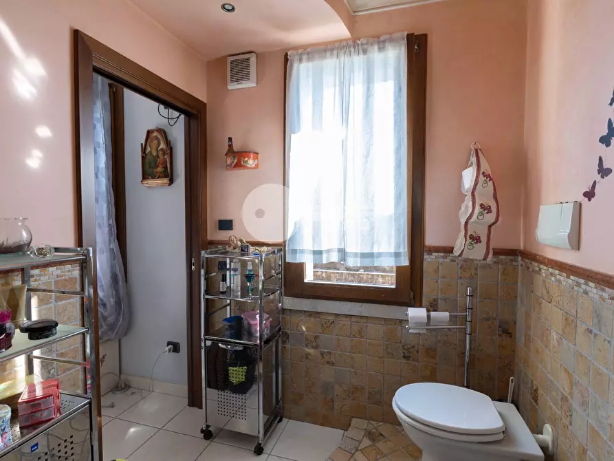 Immagine 27 di Villa in vendita  in Via Ugo Foscolo a Ghedi