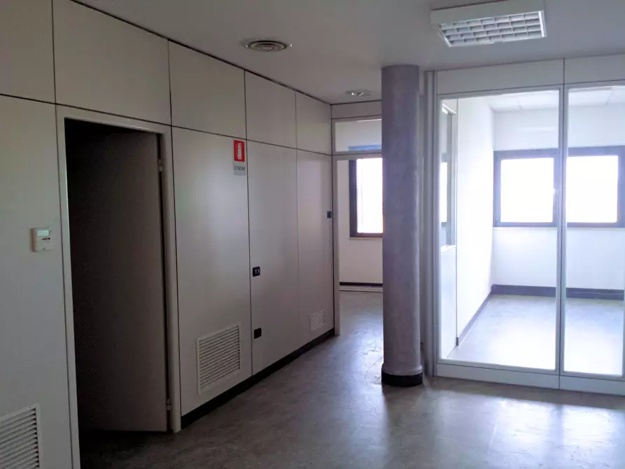 Immagine 6 di Laboratorio in affitto  in Via Gianbattista Morgagni a Verona