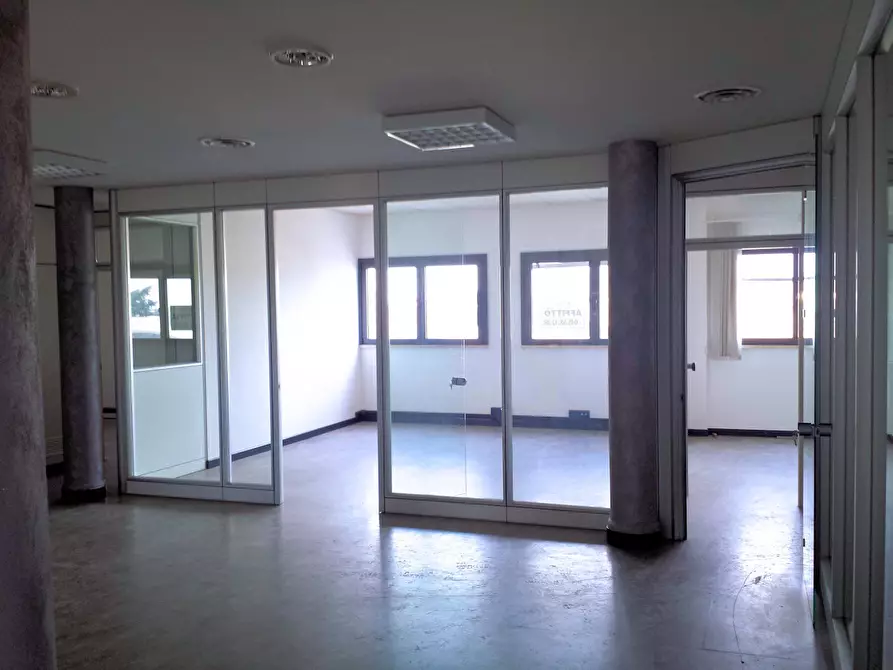 Immagine 2 di Laboratorio in affitto  in Via Gianbattista Morgagni a Verona