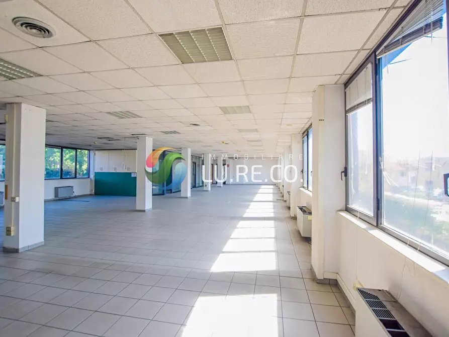 Immagine 21 di Negozio in vendita  in Via Sanzio a Cinisello Balsamo