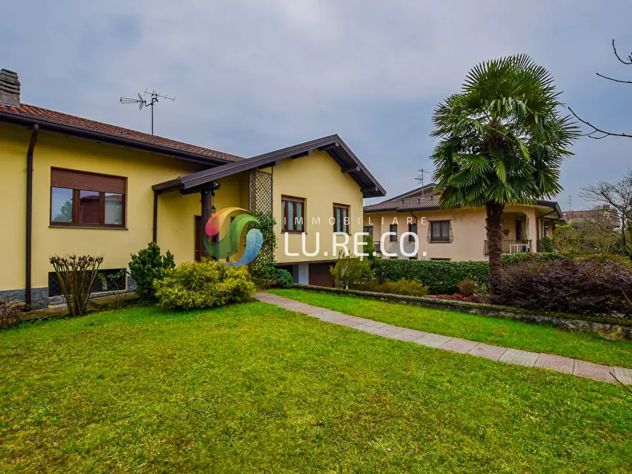 Immagine 24 di Villa in vendita  in via alcide de gasperi a Casatenovo