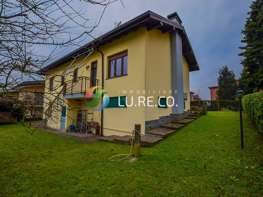 Immagine 26 di Villa in vendita  in via alcide de gasperi a Casatenovo