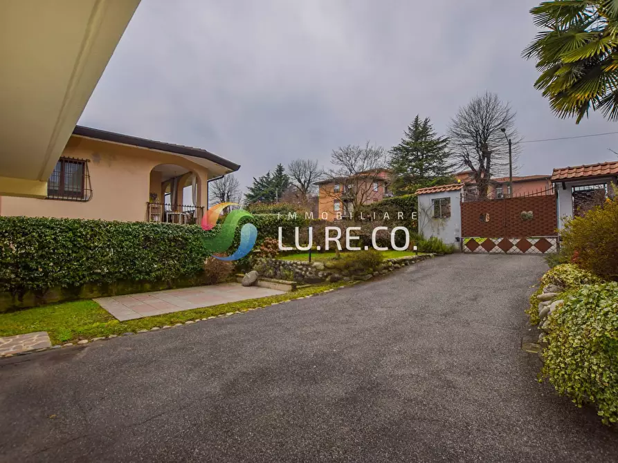 Immagine 29 di Villa in vendita  in via alcide de gasperi a Casatenovo