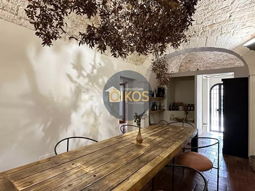 Immagine 21 di Locale commerciale in vendita  in Piazza Aldo Moro a Locorotondo