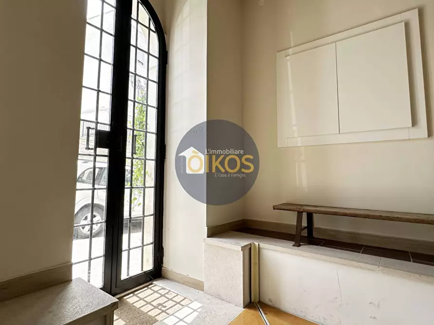 Immagine 25 di Locale commerciale in vendita  in Piazza Aldo Moro a Locorotondo