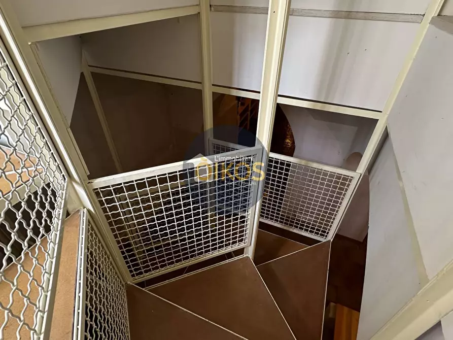 Immagine 28 di Locale commerciale in vendita  in Piazza Aldo Moro a Locorotondo