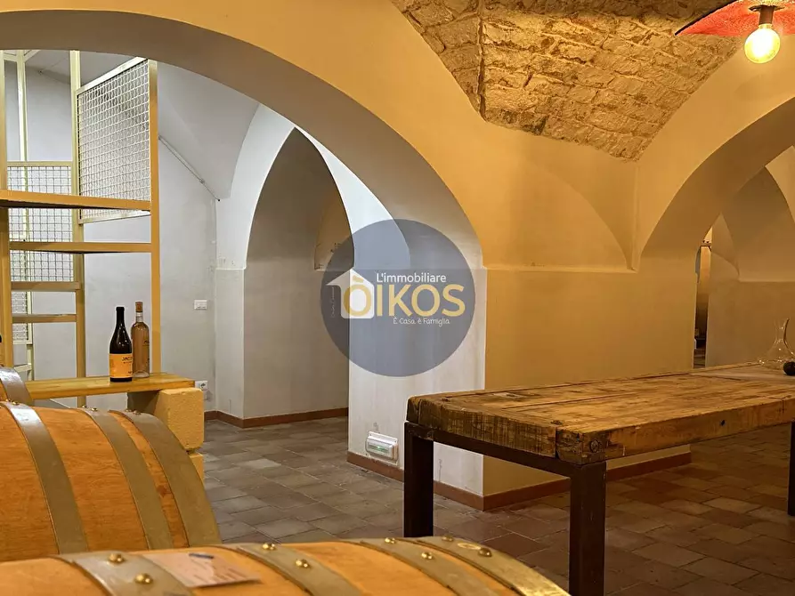 Immagine 30 di Locale commerciale in vendita  in Piazza Aldo Moro a Locorotondo