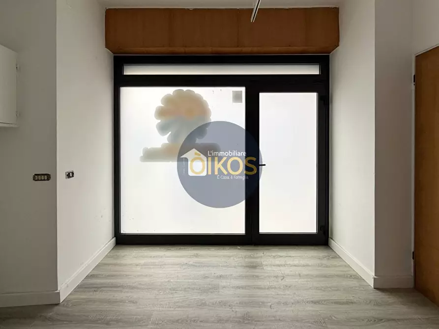 Immagine 5 di Locale commerciale in vendita  in Via Della Conciliazione a Putignano