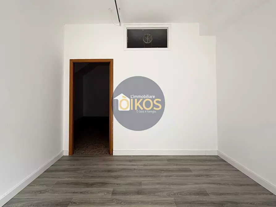 Immagine 8 di Locale commerciale in vendita  in Via Della Conciliazione a Putignano