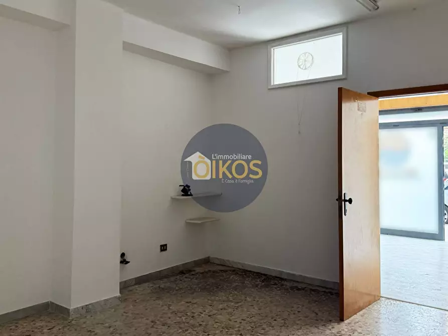 Immagine 11 di Locale commerciale in vendita  in Via Della Conciliazione a Putignano