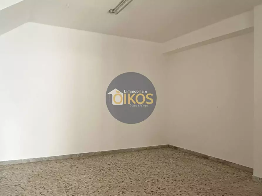 Immagine 13 di Locale commerciale in vendita  in Via Della Conciliazione a Putignano