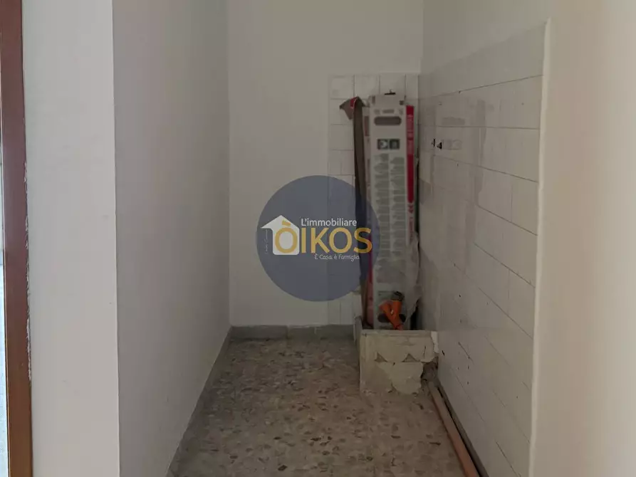 Immagine 14 di Locale commerciale in vendita  in Via Della Conciliazione a Putignano