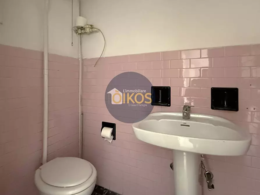 Immagine 15 di Locale commerciale in vendita  in Via Della Conciliazione a Putignano