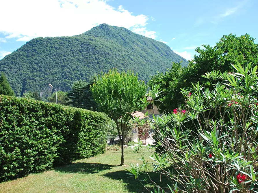 Immagine 23 di Appartamento in vendita  in via ANDLOVITZ a Laveno-Mombello