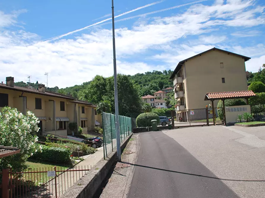 Immagine 24 di Appartamento in vendita  in via ANDLOVITZ a Laveno-Mombello