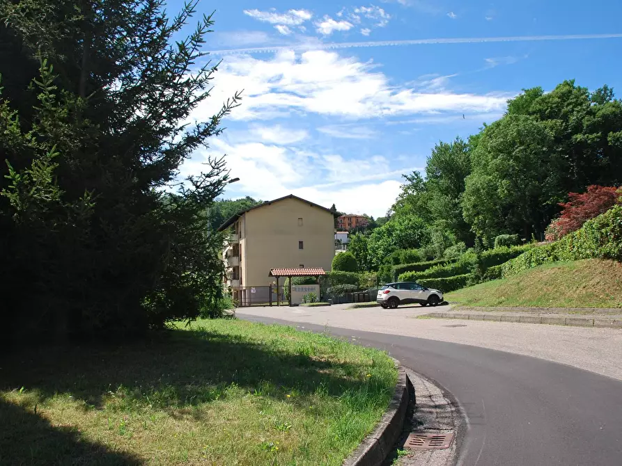 Immagine 26 di Appartamento in vendita  in via ANDLOVITZ a Laveno-Mombello