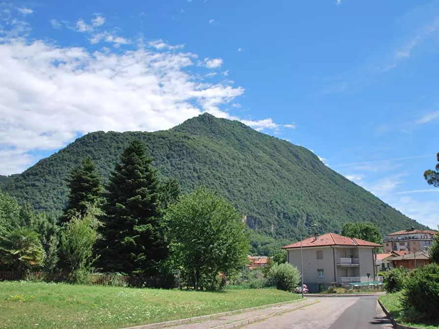 Immagine 1 di Appartamento in vendita  in via ANDLOVITZ a Laveno-Mombello