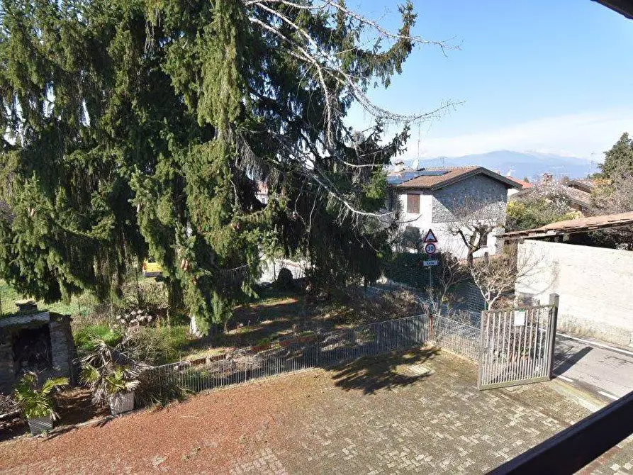 Immagine 29 di Casa semindipendente in vendita  in VIA VERDI a Cadrezzate Con Osmate