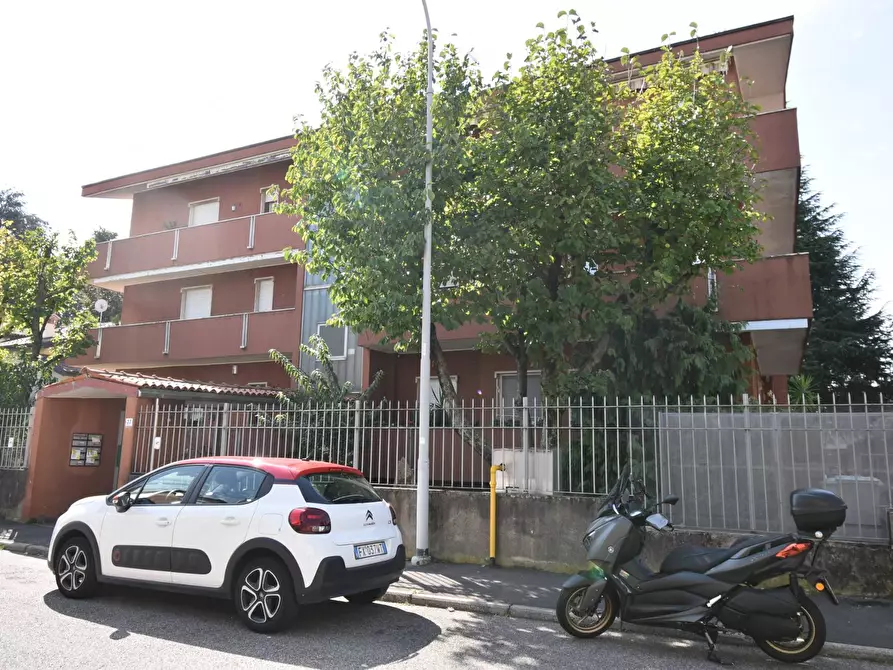 Immagine 1 di Ufficio in vendita  in EMILIANI a Legnano